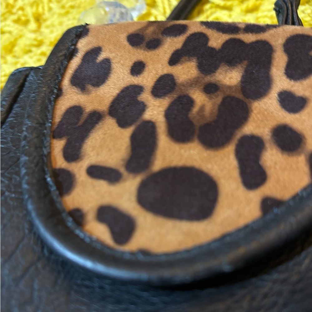 Leopard hand purse
